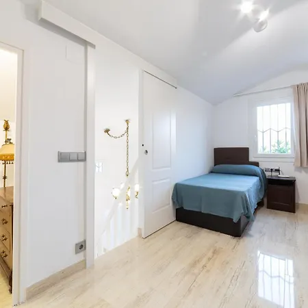 Silom House Sant Pere De Ribes