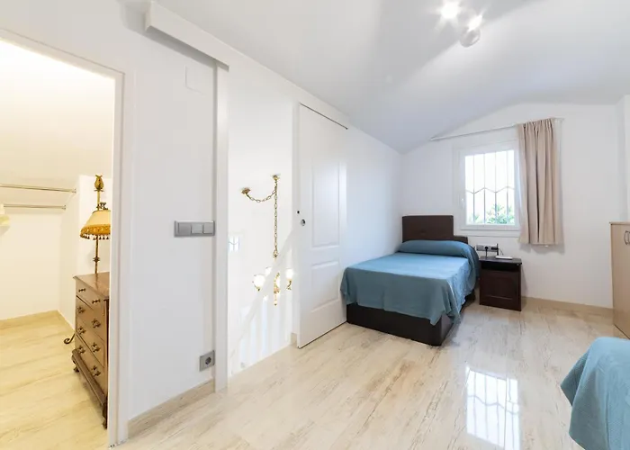 Silom House Sant Pere De Ribes